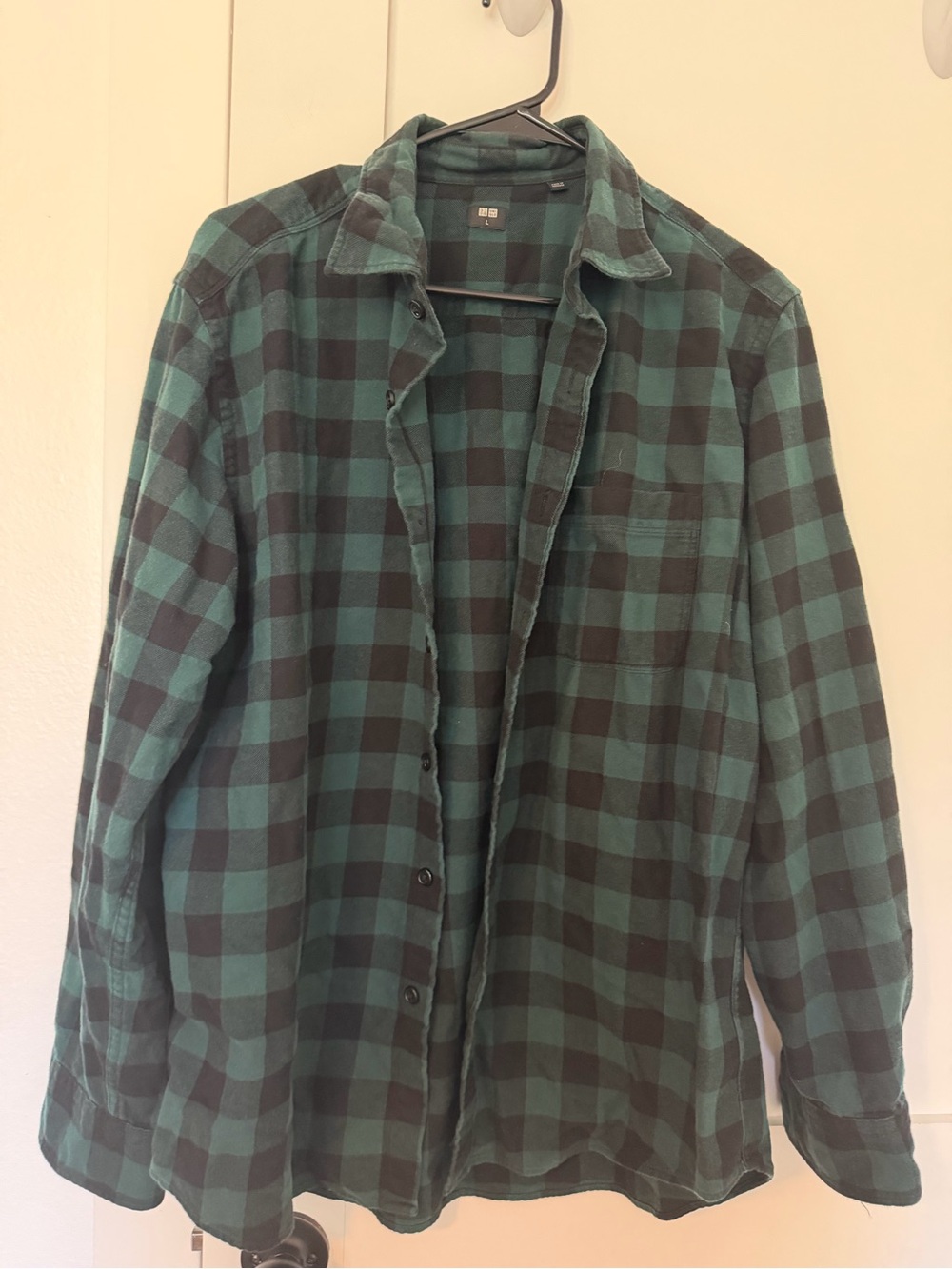 Uniqlo Men's Green and Black Plaid Flannel Shirt